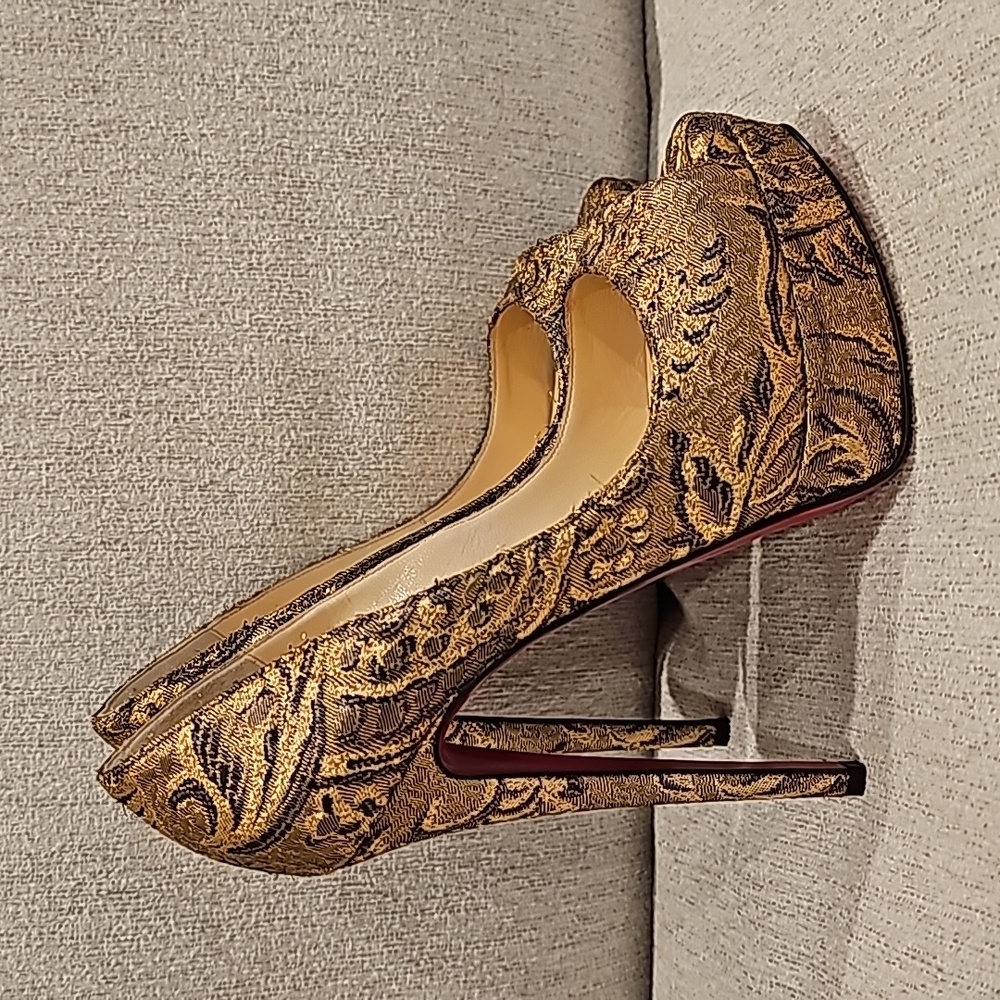 Christian Louboutin Lady Peep